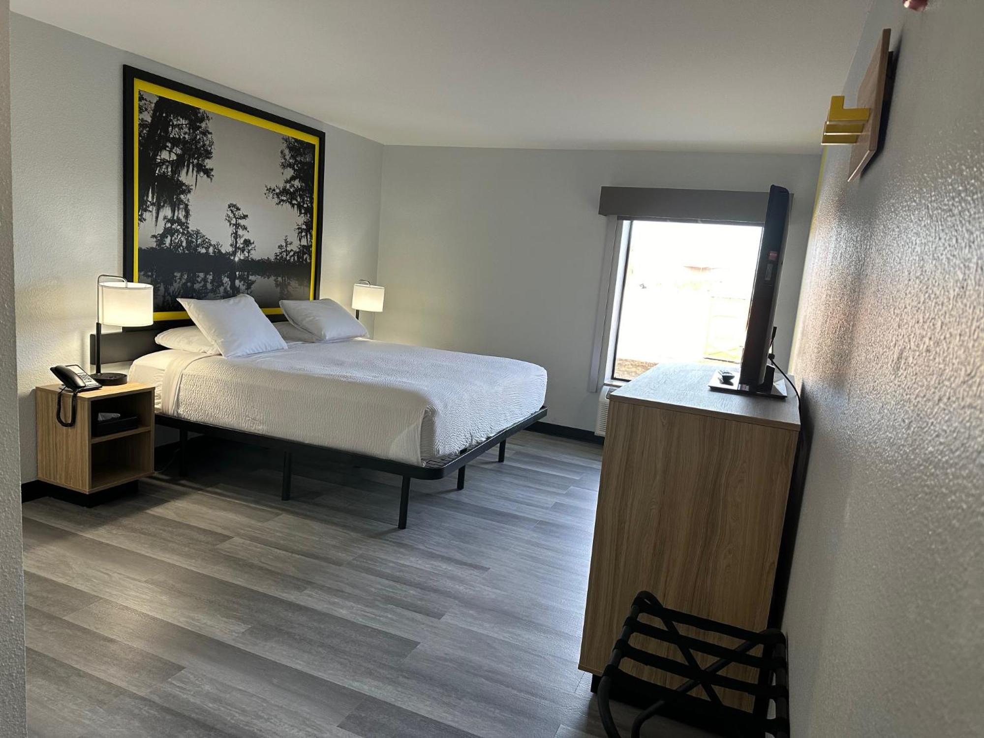Super 8 By Wyndham Alexandria La Hotel Bagian luar foto