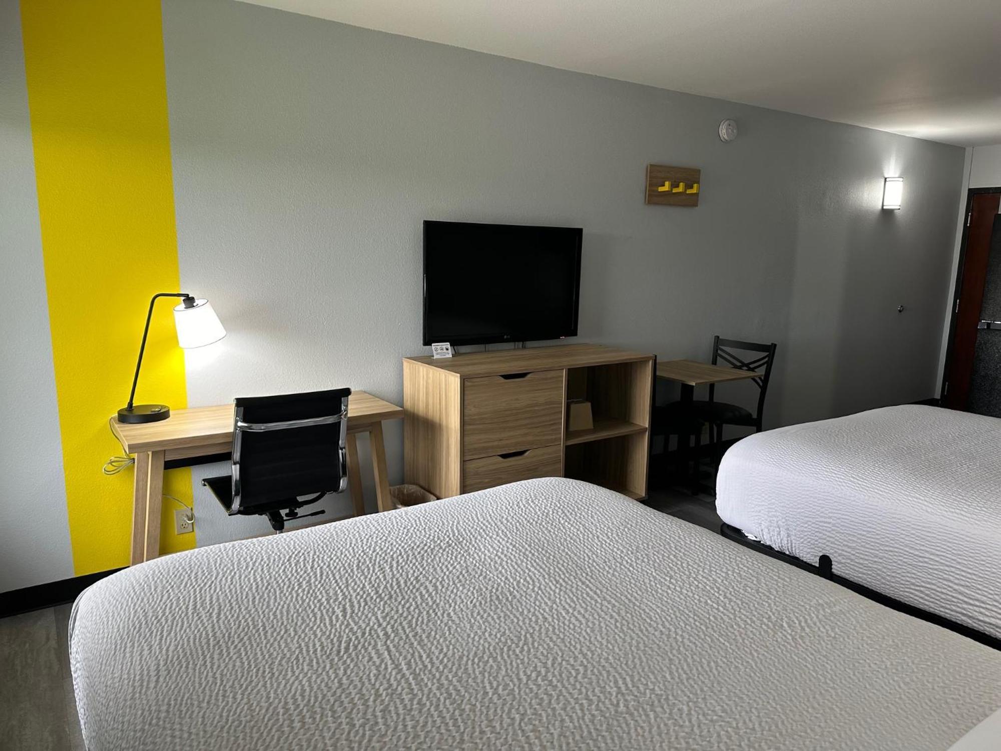 Super 8 By Wyndham Alexandria La Hotel Bagian luar foto