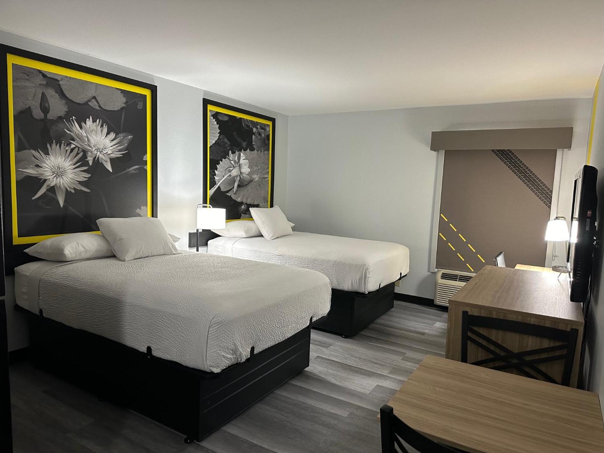 Super 8 By Wyndham Alexandria La Hotel Bagian luar foto