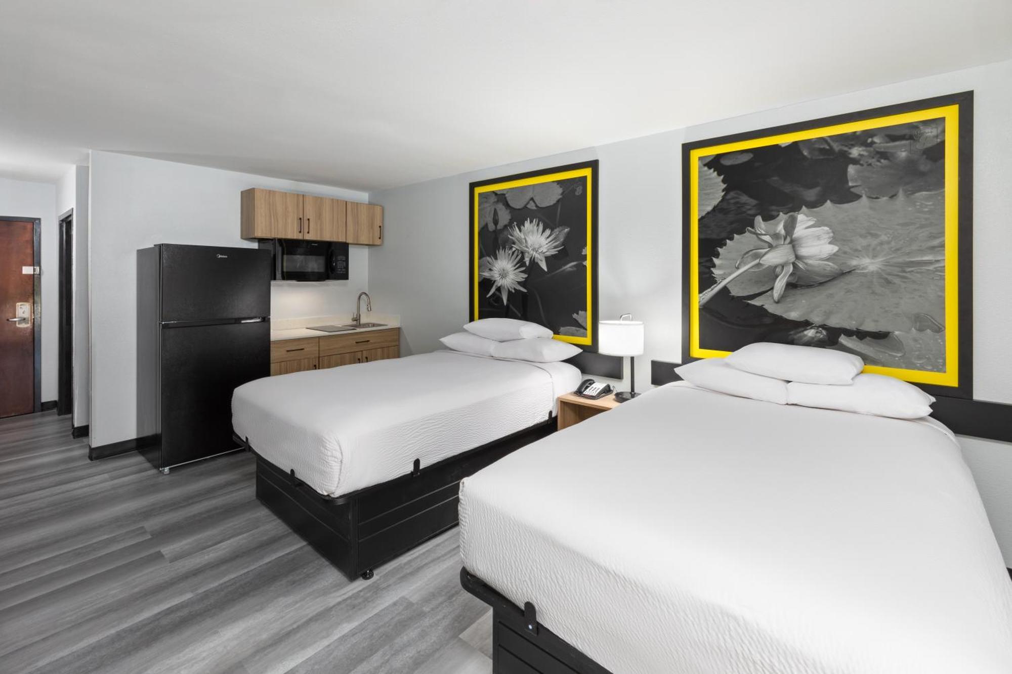 Super 8 By Wyndham Alexandria La Hotel Bagian luar foto