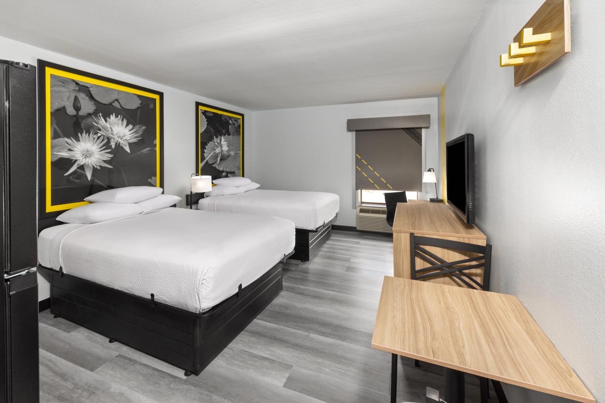 Super 8 By Wyndham Alexandria La Hotel Bagian luar foto