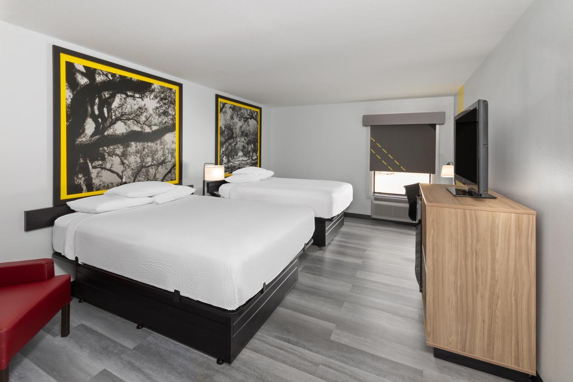 Super 8 By Wyndham Alexandria La Hotel Bagian luar foto