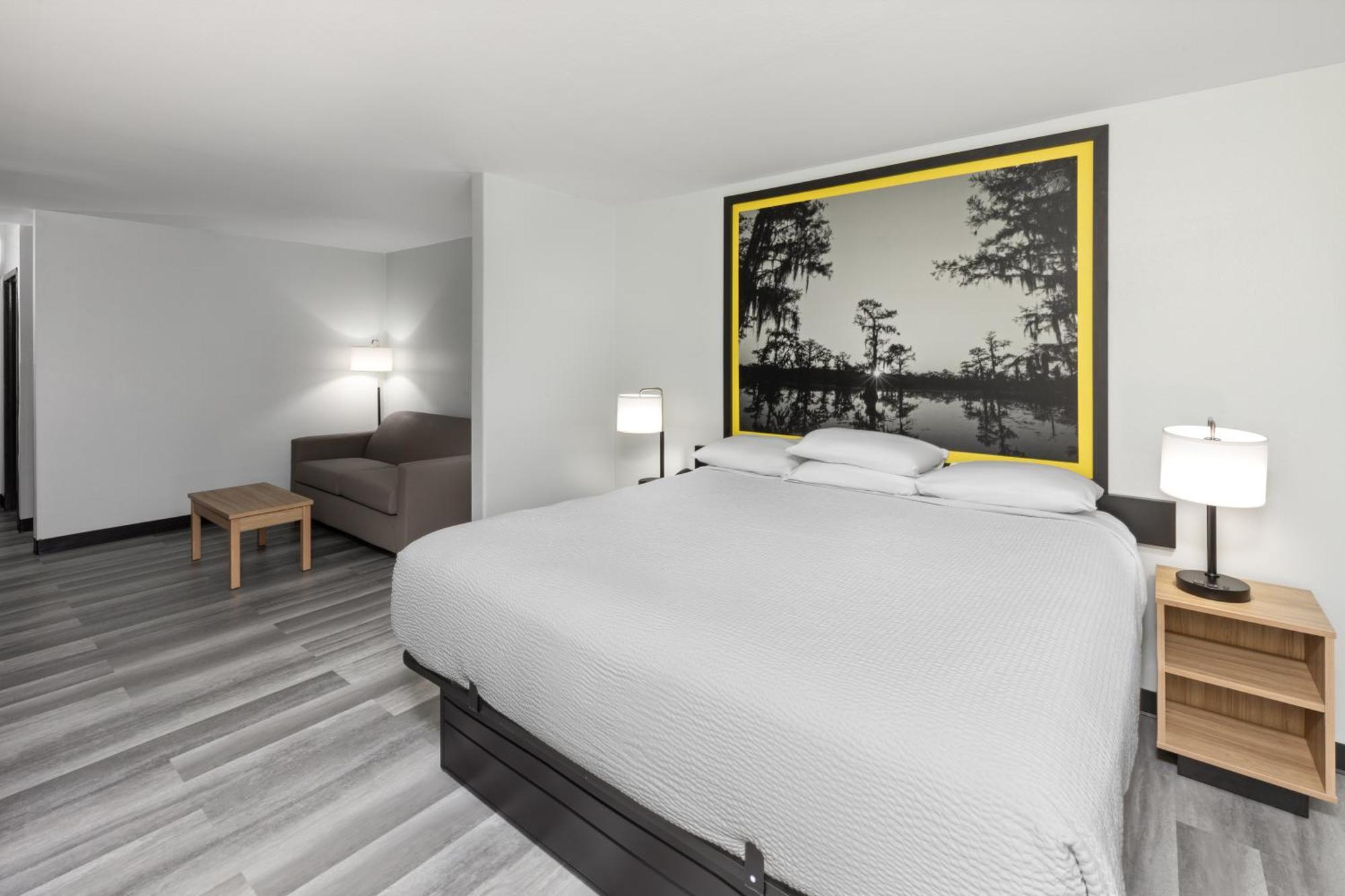 Super 8 By Wyndham Alexandria La Hotel Bagian luar foto