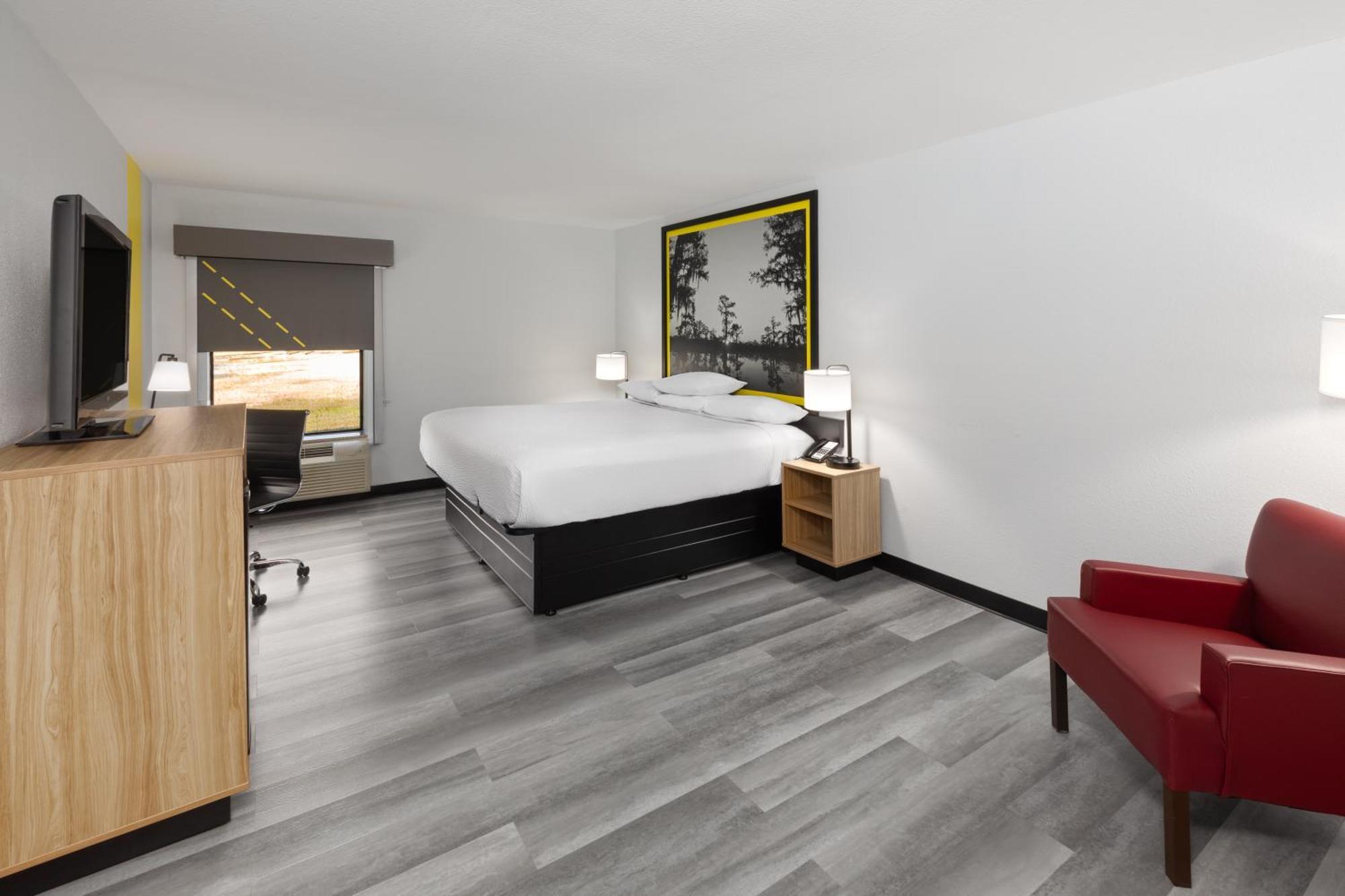 Super 8 By Wyndham Alexandria La Hotel Bagian luar foto